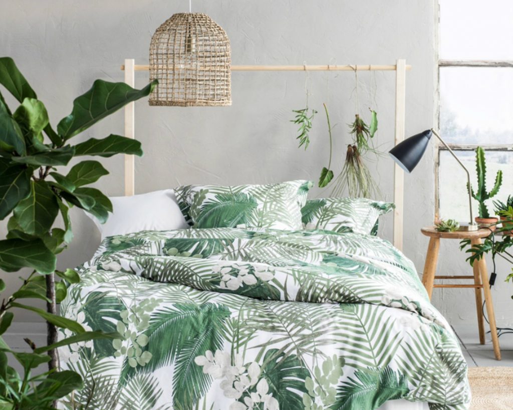 How To Decorate A Summer Bedroom For Ease Of Use.